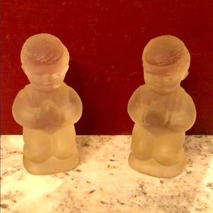 VINTAGE 1978 GOEBEL FROSTED GLASS PRAYING BOYS